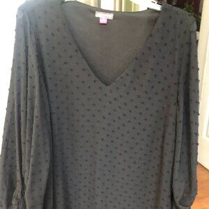 WOMEN’S CLIP-DOT SMOCKED -CUT TOP BLOUSE. SIZE XL.